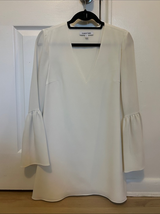 Elizabeth and James Dresses & Skirts - Elizabeth and James Cream V-Neck Bell Sleeve Mini Dress